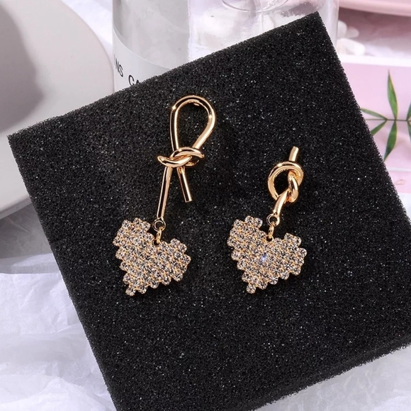 earring - Picture 2 of 4